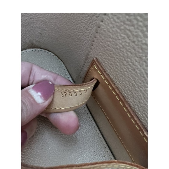 LV vanity - Picture 4 of 10